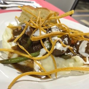 Meet your Posher, Zoila